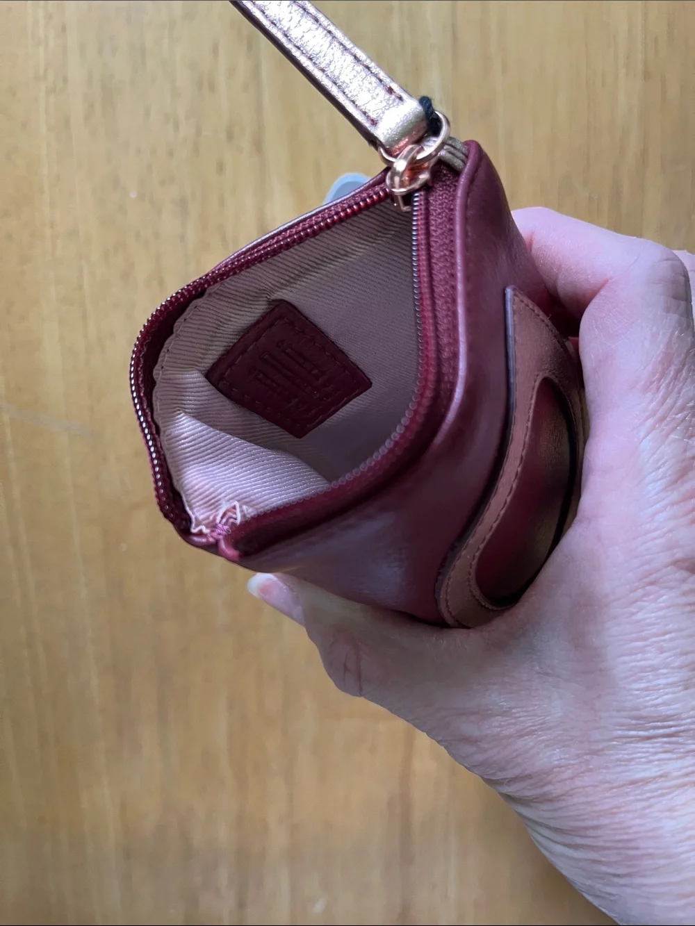 ili New York eyeglass case with frame graphic in Merlot and metallic rose